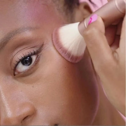 Benefit | Multitasking Retractable Brush | Brocha Retractil Rosa